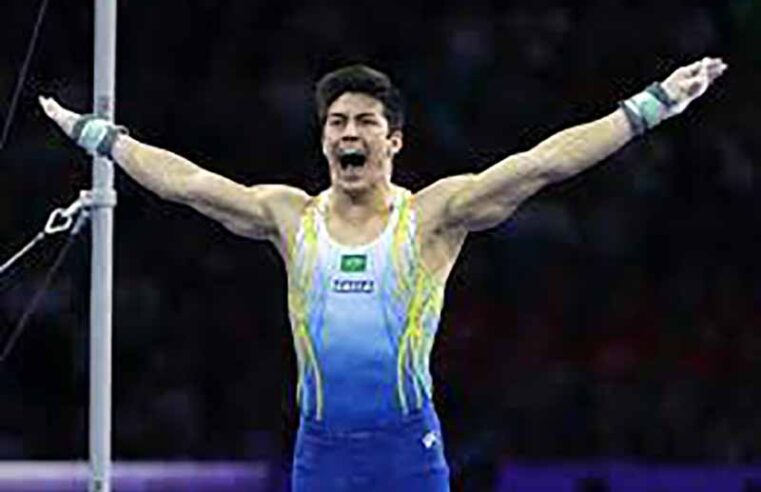 Arthur Nory celebra volta por cima e dedica à mãe o bronze no Mundial