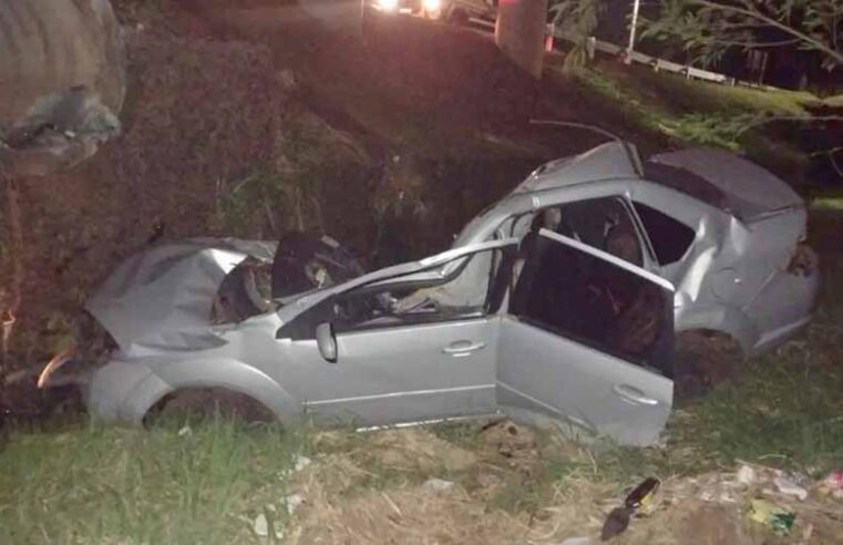 Carro cai de viaduto e motorista morre após carro cair na rodovia Washington Luís