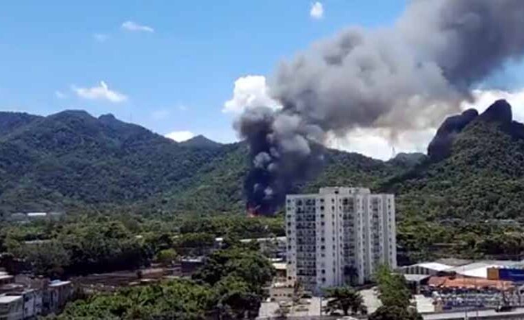 Incêndio de grandes proporções atinge o Projac no Rio de Janeiro