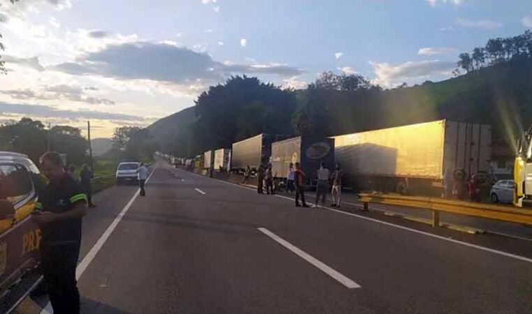 Sobe o número de bloqueios em rodovias  federais do Brasil