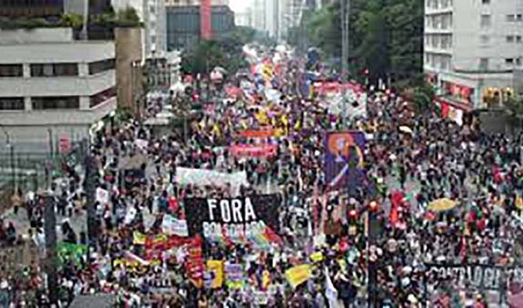 Manifesto agita o feriado em várias cidades do Brasil