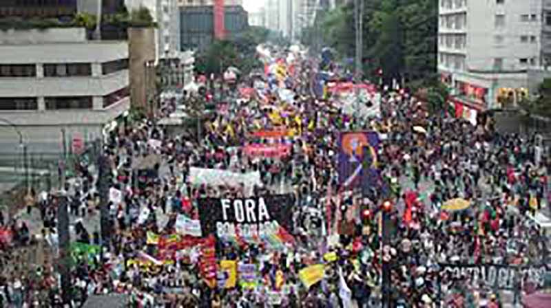 Manifesto agita o feriado em várias cidades do Brasil