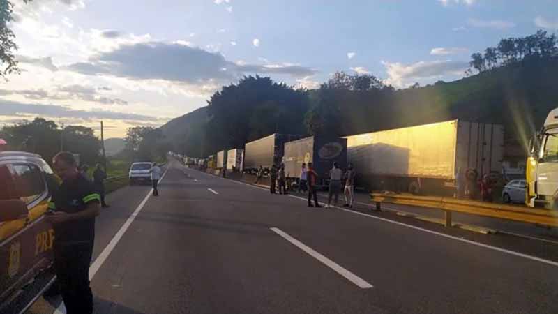 Sobe o número de bloqueios em rodovias  federais do Brasil