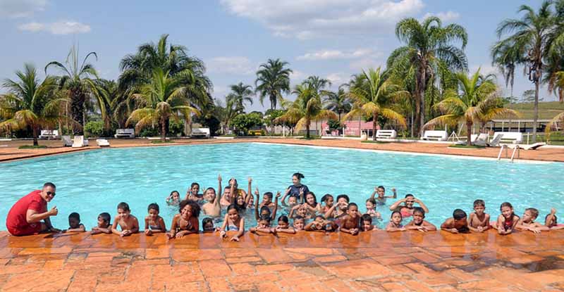 Nova Granada tem Projeto Nadando na Frente