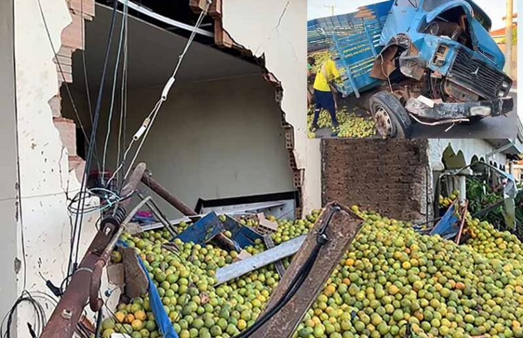 Caminhão carregado de laranja detona com casas