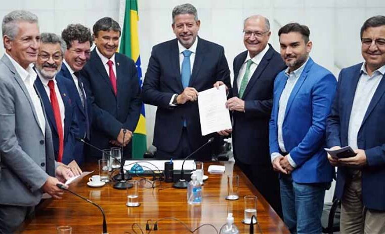 Alckmin entrega PEC fura-teto ao Congresso