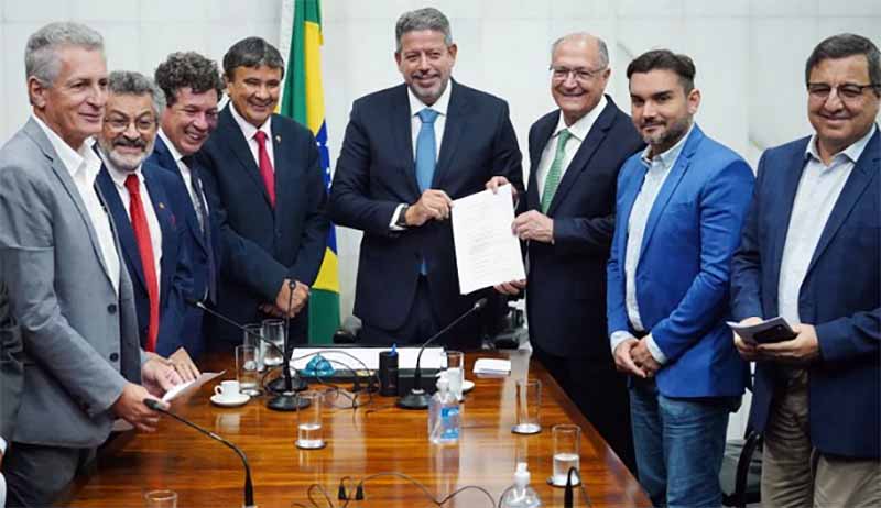 Alckmin entrega PEC fura-teto ao Congresso