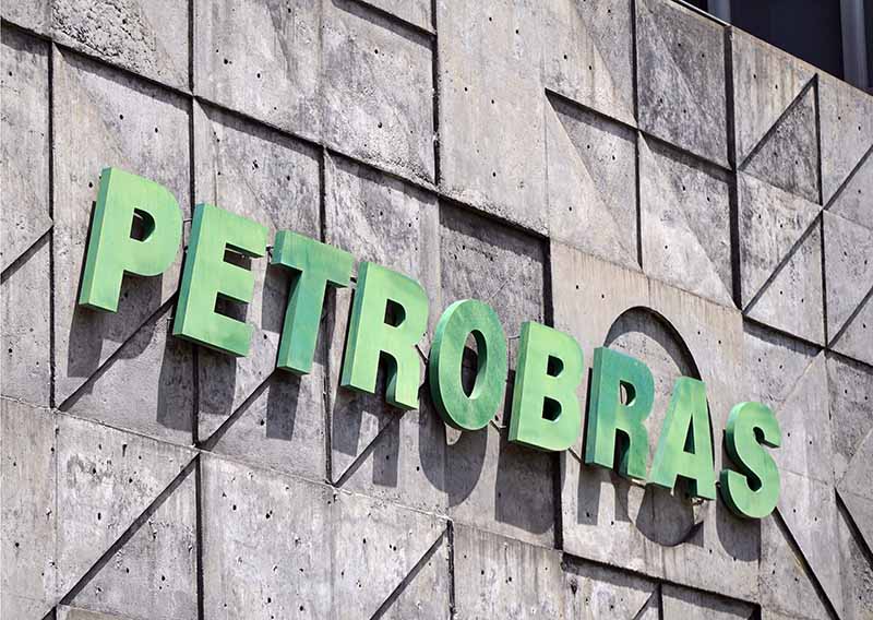 Ex-diretor da Petrobras pede à Justiça que bloqueie pagamento de dividendos