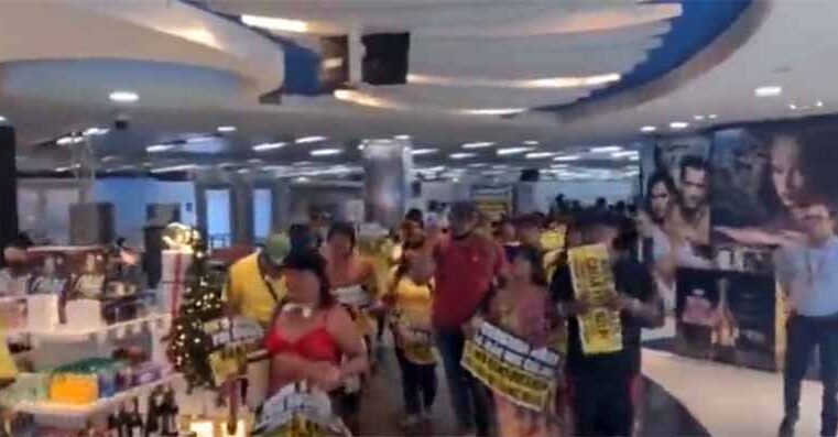 Em protesto contra Lula e Moraes, índios ocupam o Aeroporto de Brasília