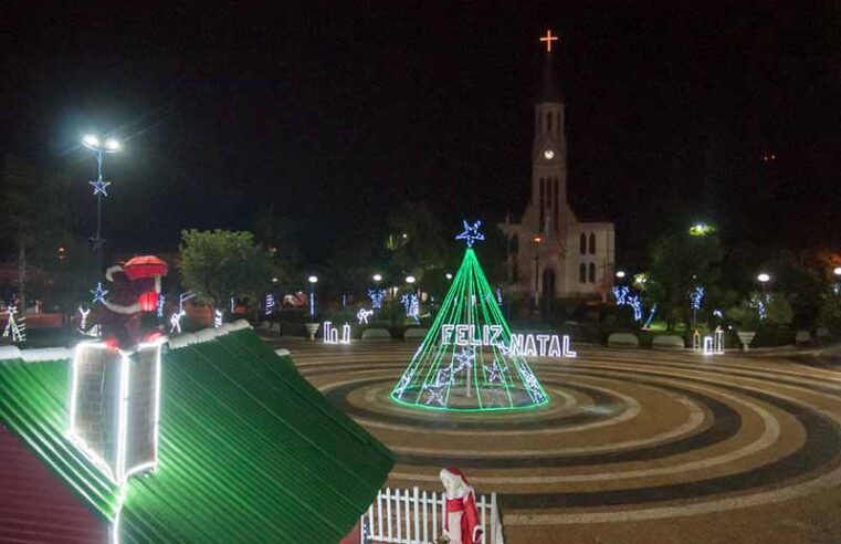 Praça já está preparada para a chegada do Papai Noel