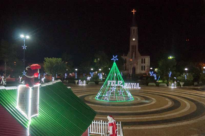 Praça já está preparada para a chegada do Papai Noel