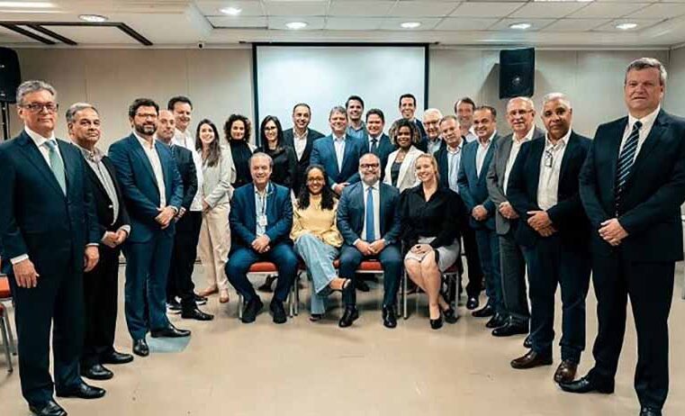 Tarcísio posta foto com equipe: “Esse é o secretariado que vai fazer história aqui em São Paulo”