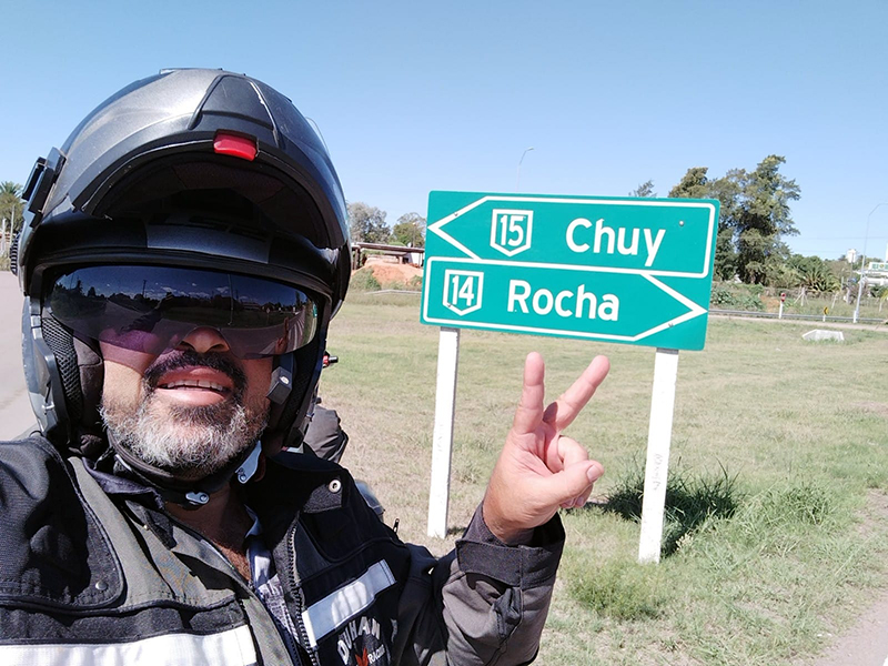 Granadense e sua moto viajaram mais de 9 mil km e passou pelo Paraguai, Argentina e Uruguai