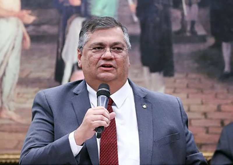 Flávio Dino diz que PF atuará somente dentro do aeroporto para chegada de Bolsonaro