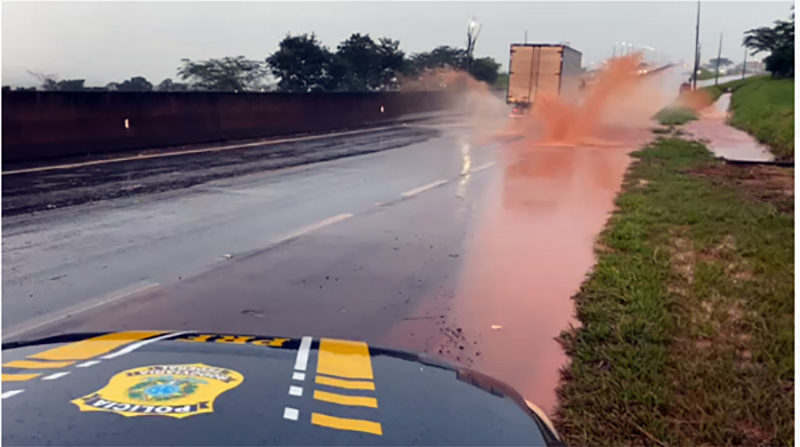 Chuva de sexta causa preocupação na BR 153