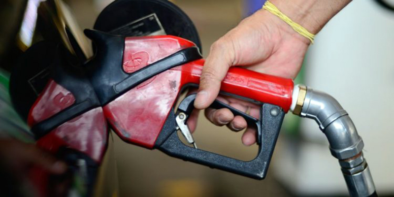 Preço médio da gasolina volta a subir nos postos, mostra ANP