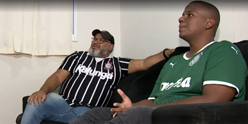 Pai corintiano e filho palmeirense carregam tradição de assistir ao dérbi juntos: “O amor vence tudo”