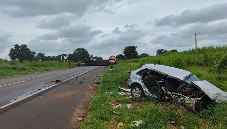 Pai que jogou carro contra caminhão e tentou matar filha e enteada é preso preventivamente