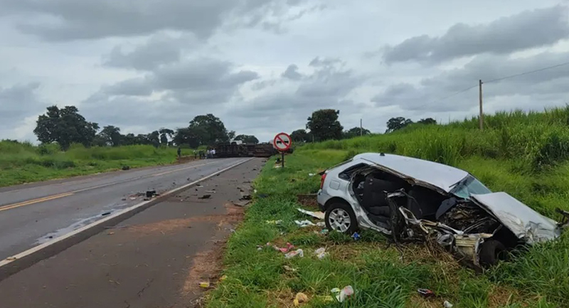 Pai que jogou carro contra caminhão e tentou matar filha e enteada é preso preventivamente