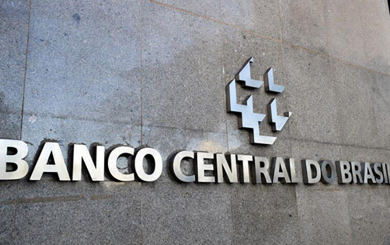 Banco Central toma decisão amarga para brasileiros endividados