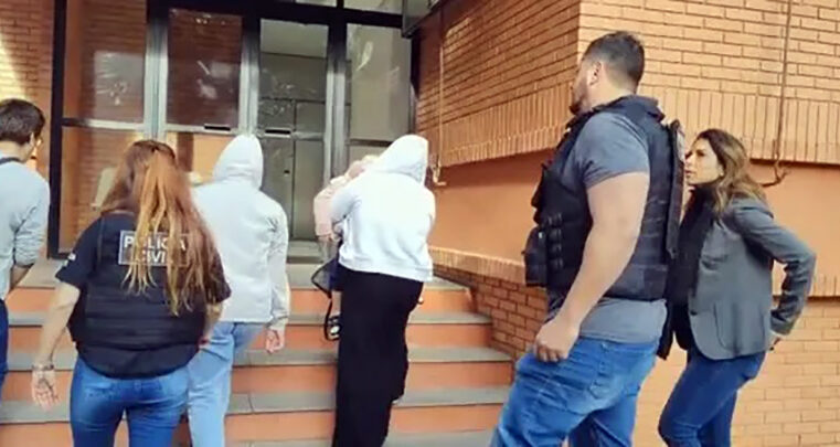 Mãe é presa suspeita de entregar filha de 1 ano e 8 meses para exploração sexual