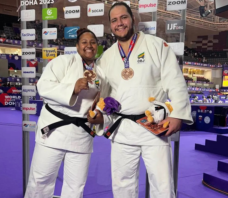 Bia Souza e Rafael Baby conquistam bronze no Mundial de Judô