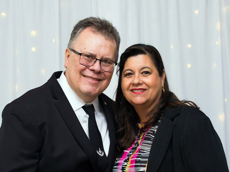 Marilúcia e Juvenal estão comemorando Bodas de Oliveira