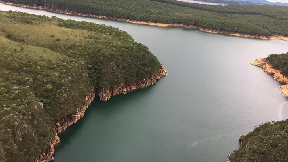 Trio é indiciado pela morte de duas pessoas após embarcação tombar no Lago de Furnas, em Capitólio