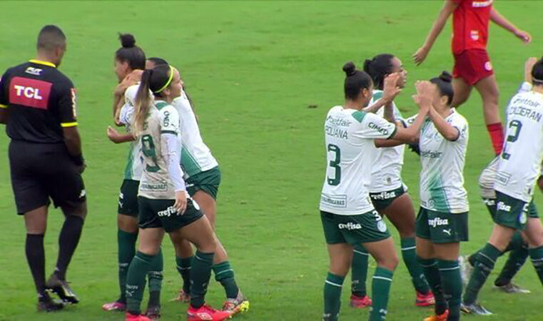 Palmeiras vence o Internacional e assume 4º lugar no Brasileirão Feminino