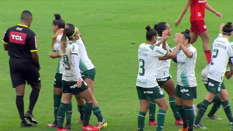 Palmeiras vence o Internacional e assume 4º lugar no Brasileirão Feminino