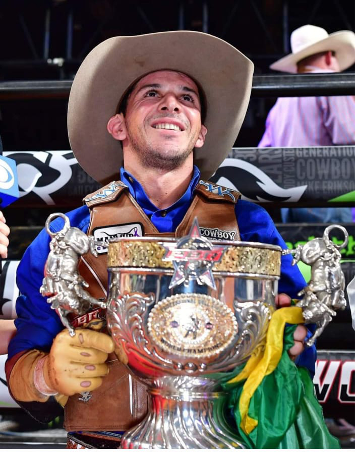 Peão de rodeio de Potirendaba é campeão mundial no Texas