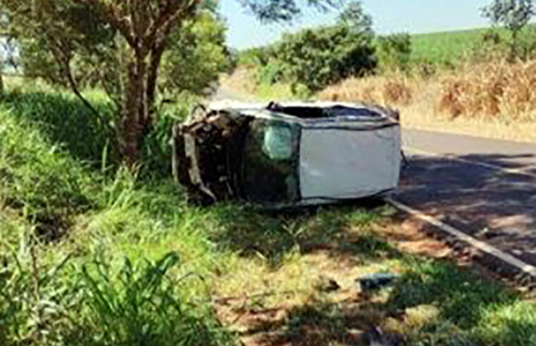 Carro da Prefeitura de Indiaporã é furtado e ladrão  capota e acaba preso