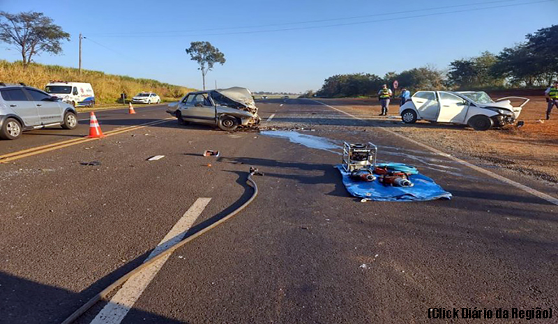 Colisão de Del Rey bate em Santana e em seguida frontalmente bate em HB20 deixando um morto e 5 feridos