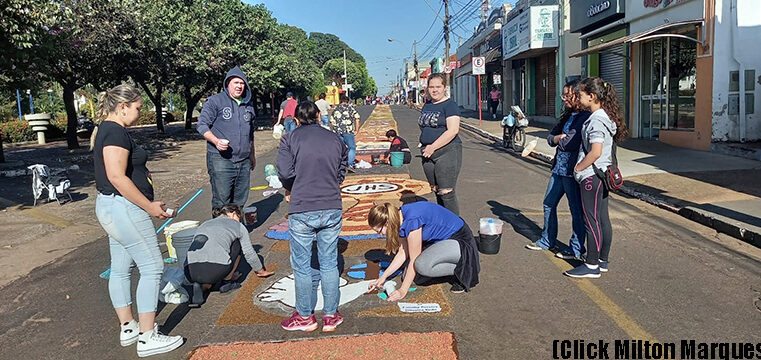 A tradição de Corpus Christi continua em Nova Granada