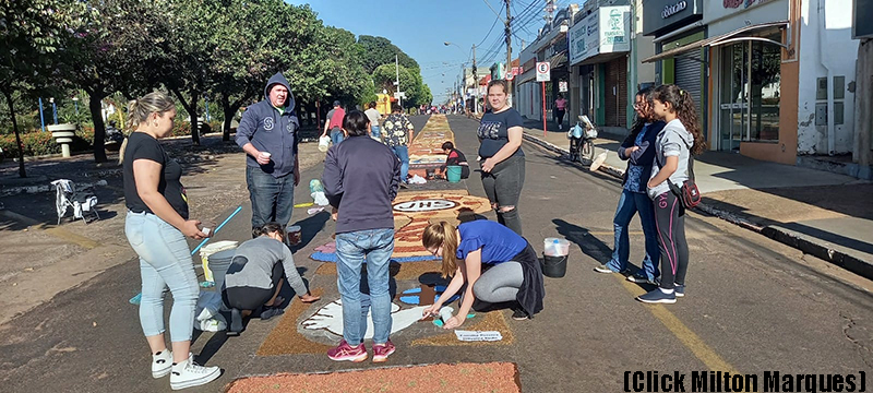 A tradição de Corpus Christi continua em Nova Granada