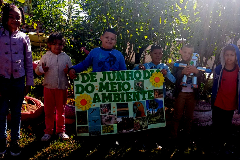 Estudantes no agito no Dia de Atividade sobre o Meio Ambiente