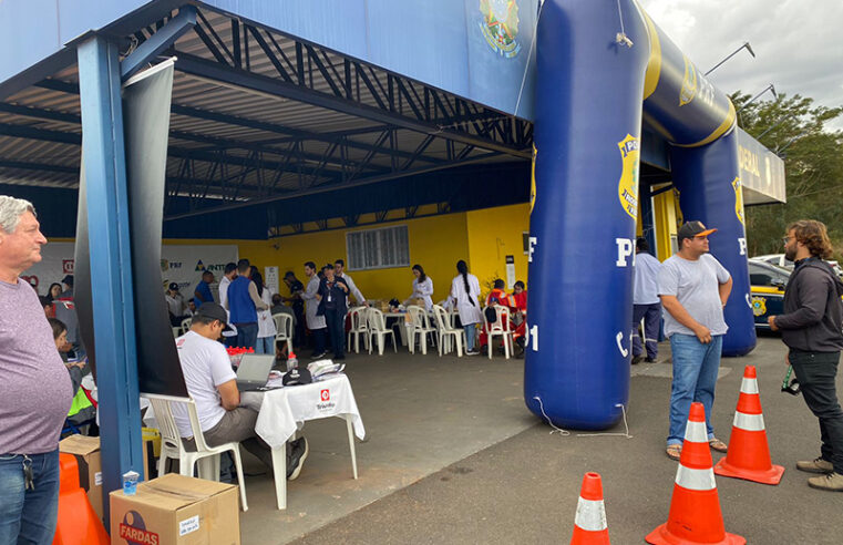 Notícias da PRF: traficante é preso depois de uma perseguição de mais de 50 km; motoristas ganham almoço no seu dia