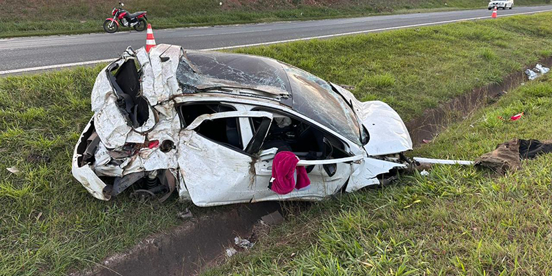 Pegout  capota, mata mulher e fere o motorista na rodovia Washington Luís