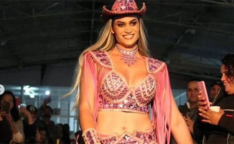 Mulher trans é eleita rainha de rodeio