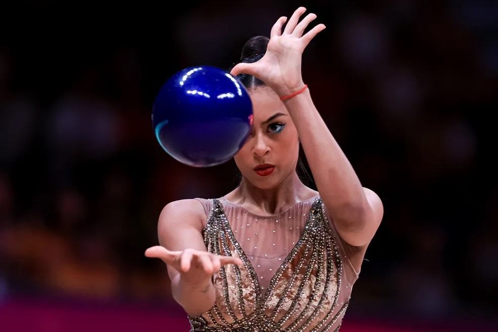 Bárbara Domingos fecha Mundial de GR com ranking histórico para o Brasil