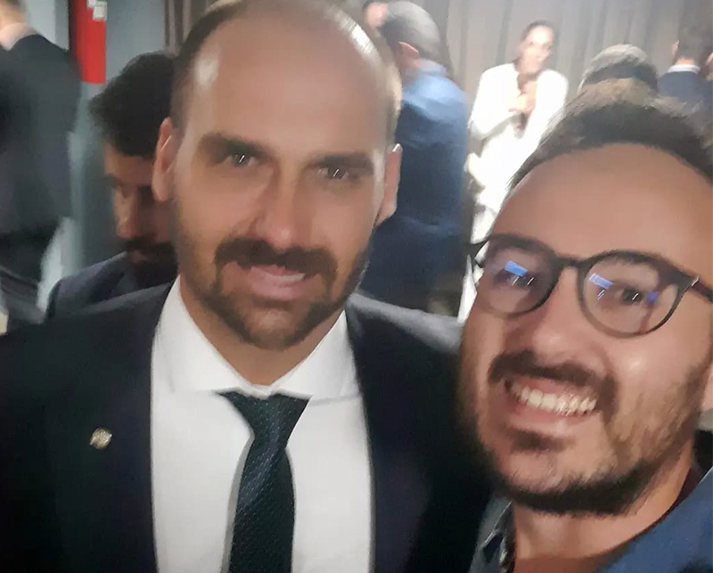 Granadense participa da solenidade com o deputado federal Eduardo Bolsonaro