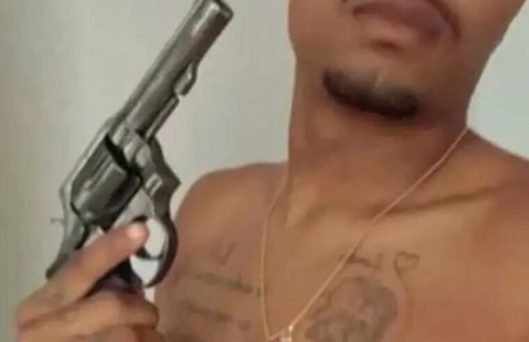 Foto de Fernandinho, do Mirassol, com arma, postado pela própria esposa