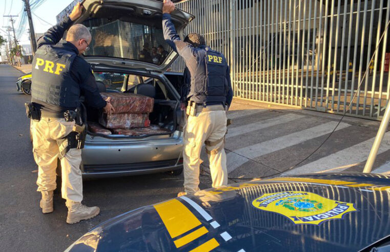 PRF faz perseguição em Fiat Palio por 10 km  com 195 kg de maconha na BR 153