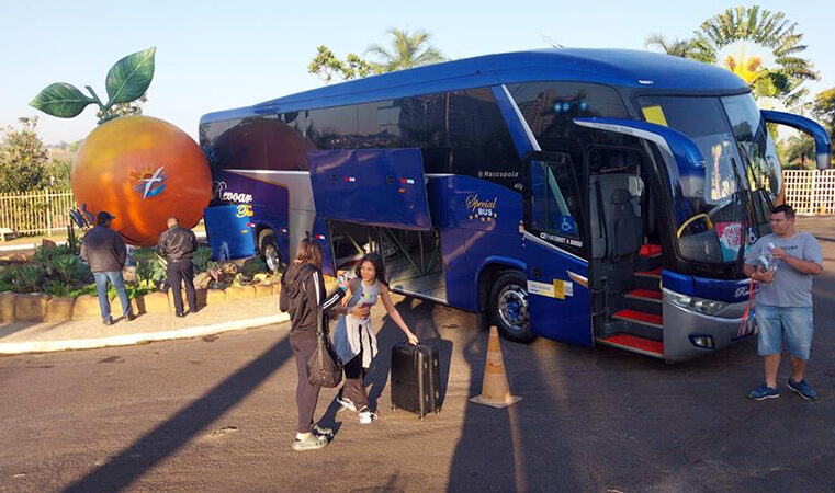 Ônibus descontrola e dá um grande susto em grupo de turista no Thermas dos Laranjais