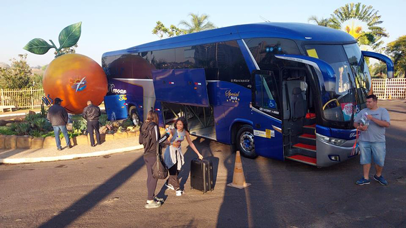 Ônibus descontrola e dá um grande susto em grupo de turista no Thermas dos Laranjais