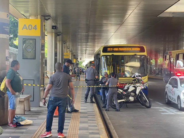 Idoso é atropelado por ônibus no Terminal Urbano