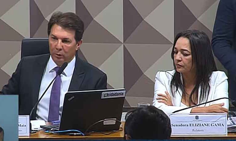 CPMI do 8 de Janeiro aprova relatório final de Eliziane Gama e pede indiciamento de Bolsonaro e outras 60 pessoas