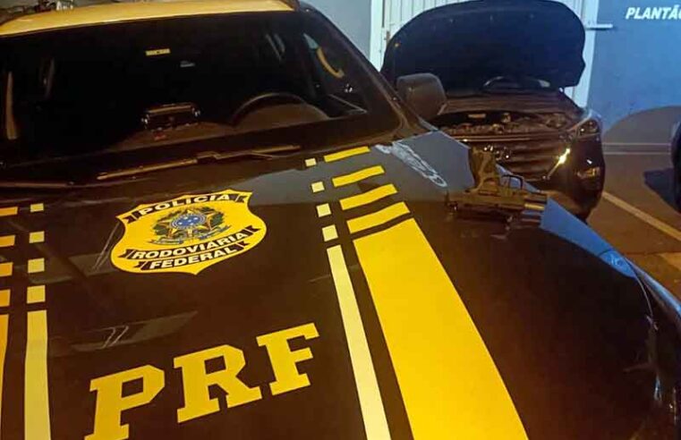 PRF prende motorista armado com carro roubado na BR-153