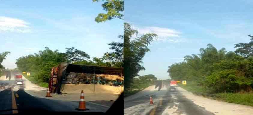 Caminhão com farelo de soja tomba e interdita parcialmente a pista