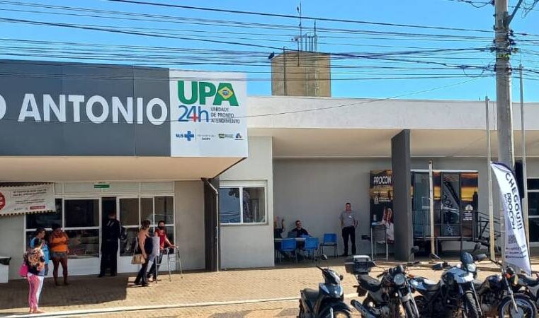 Paciente levado pelo Samu causa tumulto e quebra portas em UPA